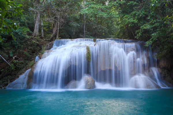 Cachoeira Erawan em Kanchanaburi, Tailândia — Fotografia de Stock