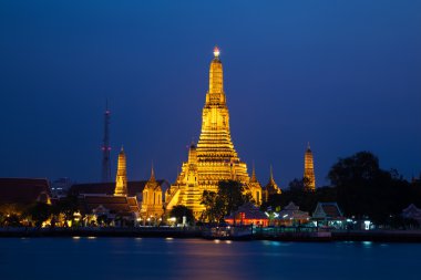 WAT arun, şafak, Tapınağı twilight, nehirden görüntüleyin. ba