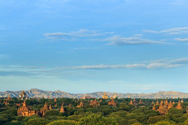 Gün doğumunda Bagan Tapınakları, Bagan, Myanmar