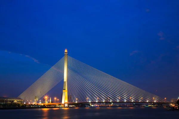 Mega pont à Bangkok, Thaïlande (Pont Rama 8 ) — Photo