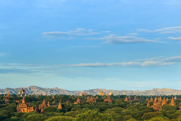 Bagans tempel vid soluppgången, Bagan, Myanmar — Stockfoto