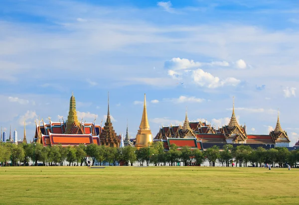 Wat phra kaew, grand palace, bangkok, Tajlandia (widok z nowego gr — Zdjęcie stockowe