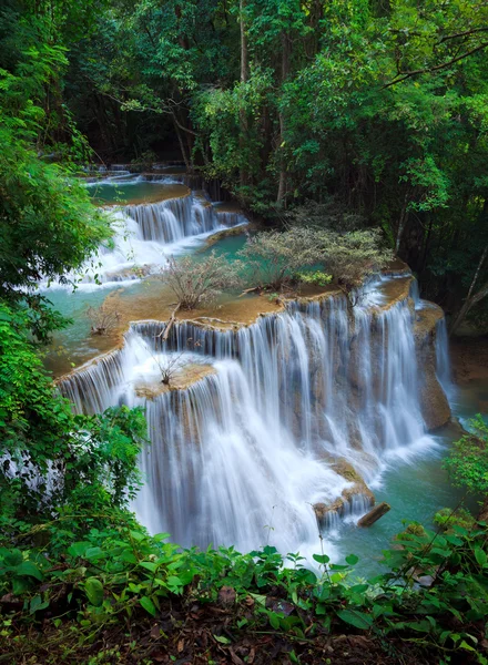 Cascada del bosque profundo, Kanchanaburi, Tailandia — Foto de Stock