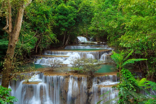 Głęboki Las wodospad, kanchanaburi, Tajlandia — Zdjęcie stockowe
