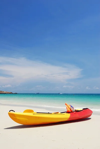 Kayak on the beach of samed island , thailand — Stock Photo, Image