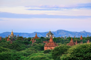 Gün doğumunda Bagan Tapınakları, Bagan, Myanmar