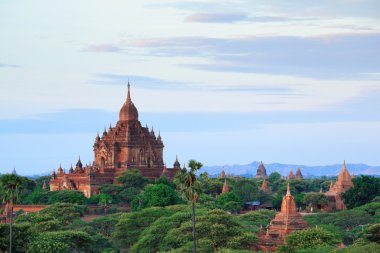 Gün doğumunda Bagan Tapınakları, Bagan, Myanmar