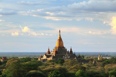 gün batımında ananda Tapınağı, bagan, myanmar