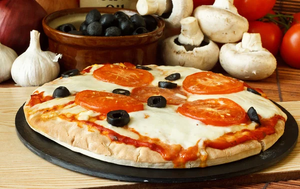 Neapolitańskiej pizzy — Zdjęcie stockowe