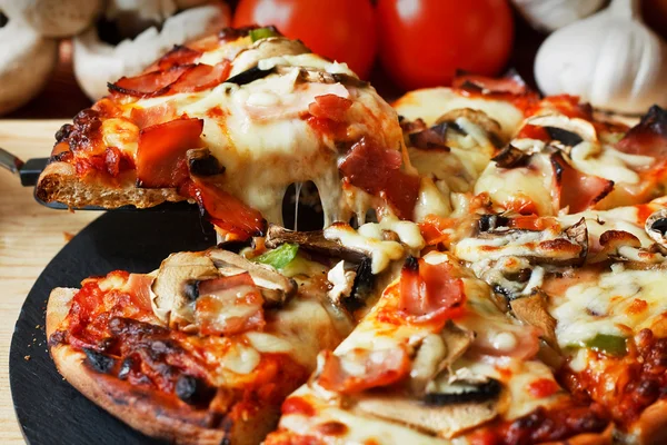 Ham and Mushroom Pizza — Stock Photo, Image