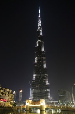 Dubai'deki Burj Dubai gece