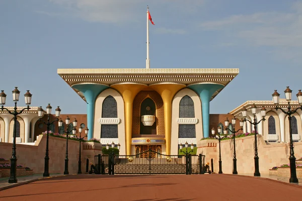 Orientaliska arkitektur, sultanens palats i oman Stockfoto