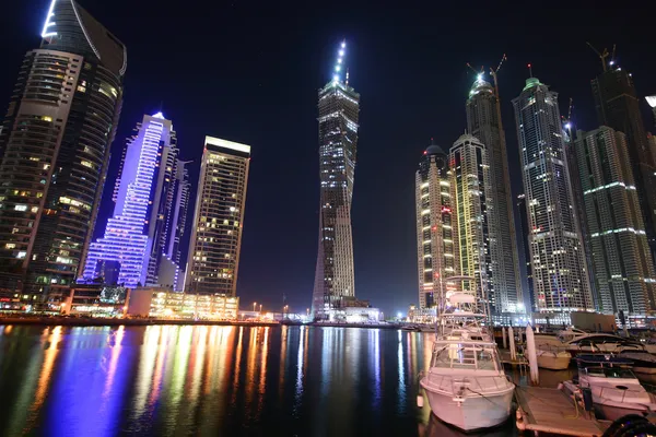 Nattbild på dubai marina, Förenade Arabemiraten Stockbild