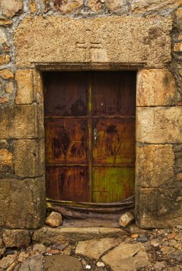 Cross on the lintel