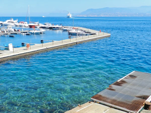 Pequeno porto de Messina Fotografias De Stock Royalty-Free