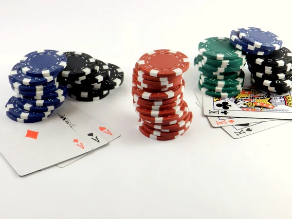 Chips en kaarten te spelen — Stockfoto