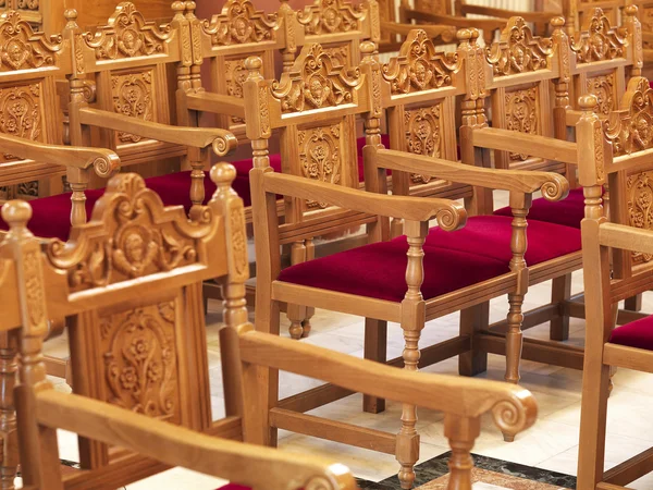 Bir kilisede sandalyeler — Stok fotoğraf