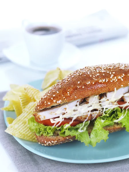 Chicken breast sandwich and coffee — Stock Photo, Image