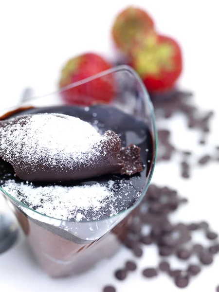 Mousse de chocolate em um copo de vidro — Fotografia de Stock