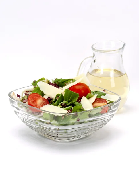 Čerstvý salát a jablečný ocet — Stock fotografie