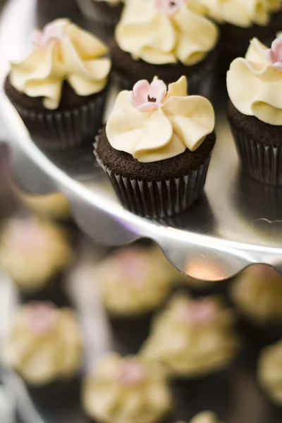 Deliciosos cupcakes tamanho mordida — Fotografia de Stock