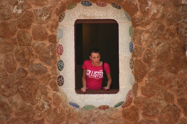 Park guell okno z kobieta — Zdjęcie stockowe