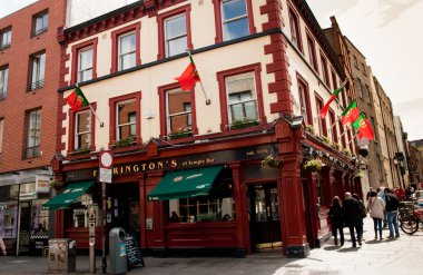 Dublin street ile ve bayrakları.