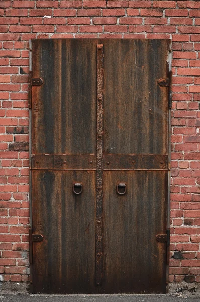 Gruselige Tür offen halten — Stockfoto