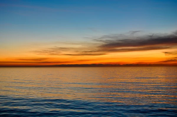 Океанский фон с закатом — стоковое фото