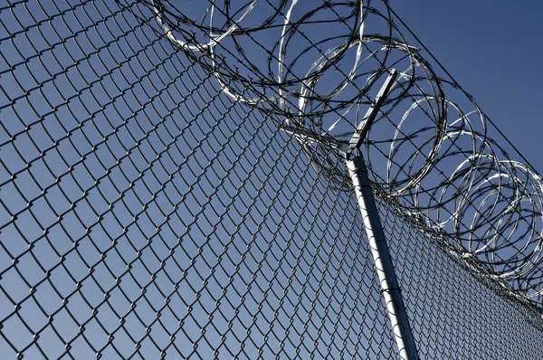 Cerca de segurança prisional — Fotografia de Stock