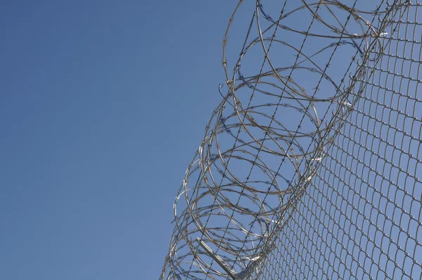Valla de seguridad de la prisión — Foto de Stock