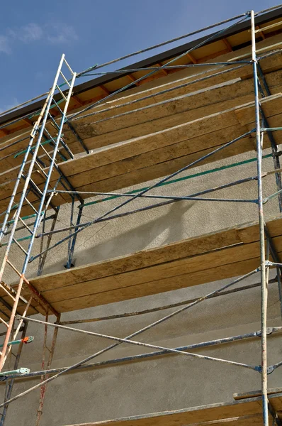 Scaffolding on a New Apartment Building — Stock Photo, Image