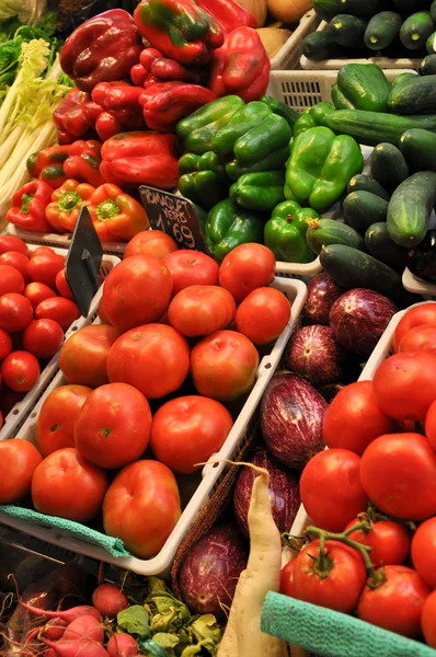 Tomate fresco para venda no mercado — Fotografia de Stock