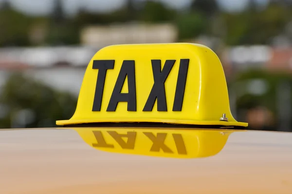 Taxi aanmelden close-up — Stockfoto