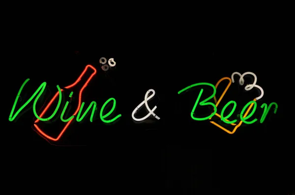 Wino i piwo Neonowy znak — Zdjęcie stockowe