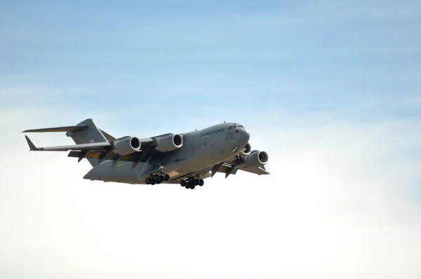 C-17 s tentoongesteld in de hoofdstad airshow van Californië, 1 september — Stockfoto
