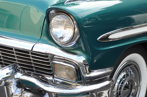Blauwe vintage auto — Stockfoto