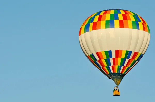 Balón de aire caliente con espacio de copia izquierda — Foto de Stock