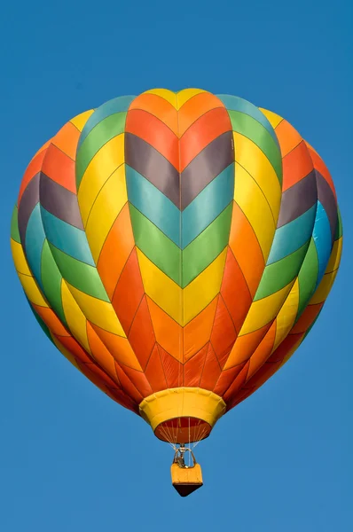 Αερόστατο ζεστού αέρα στον αέρα — Φωτογραφία Αρχείου