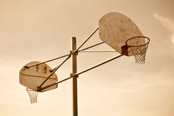 Odkryty kosz do koszykówki — Zdjęcie stockowe