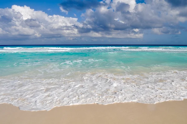 Ocean piękny plaża w cancun, Meksyk — Zdjęcie stockowe