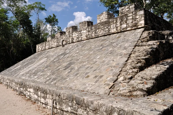 Coba mayské soud hry antické ruiny v Mexiku — Stock fotografie