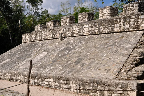 Coba Maya Hof spel oude ruïnes in mexico — Stockfoto