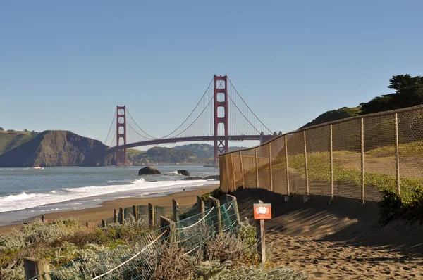 Golden gate bridge baker beach trilha cabeça — Fotografia de Stock