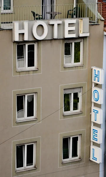 Batı Avrupa'da otel işaretleri — Stok fotoğraf