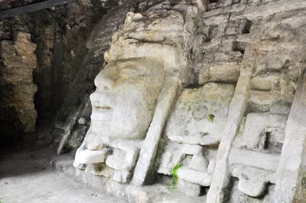 Майя кам'яних Бога — стокове фото