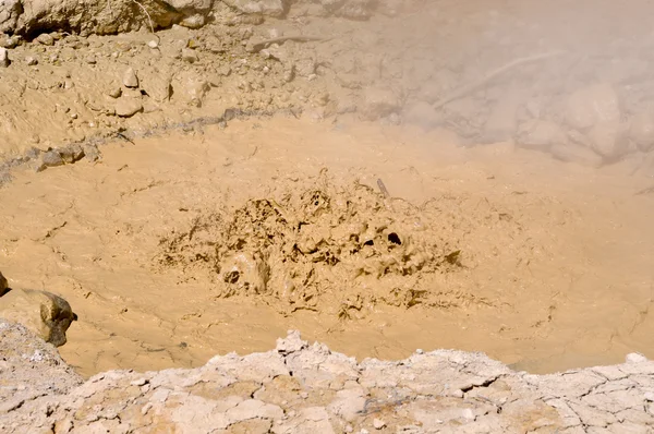 Kokande lera grytan i mount lassen national park — Stockfoto