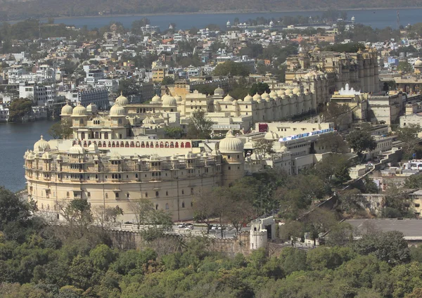 Αστικό παλάτι στην πόλη Udaipur — Φωτογραφία Αρχείου