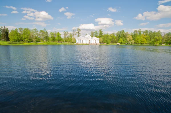 Huset vid sjön — Stockfoto