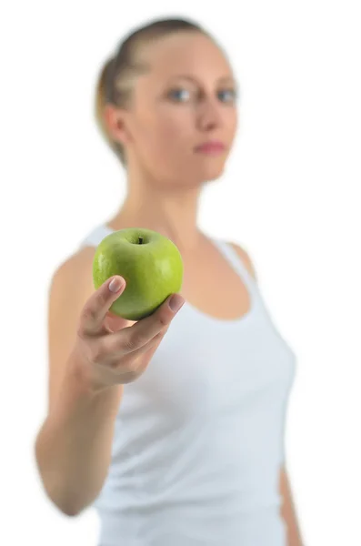Молода приваблива атлетична жінка з зеленим яблуком, ізольована на — стокове фото